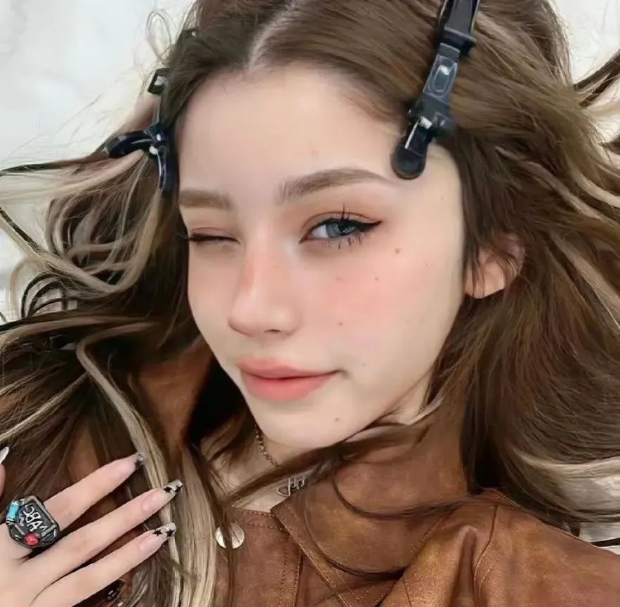 彬与瑛海报